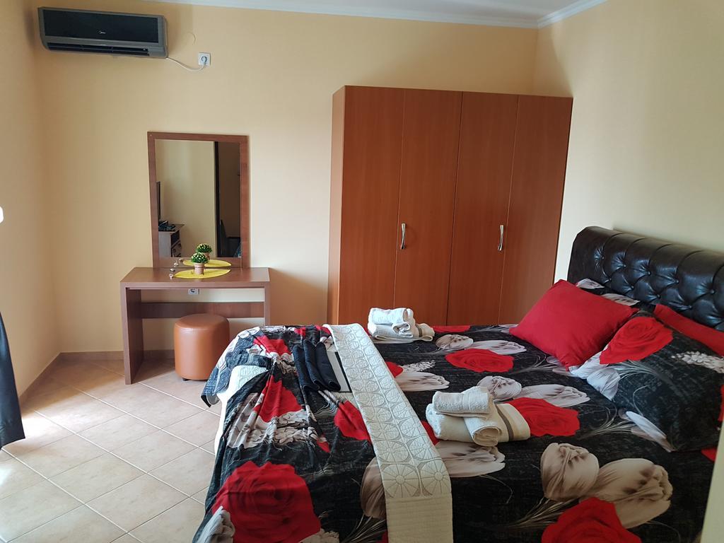 Kopernikus Apartments Ulcinj Luaran gambar